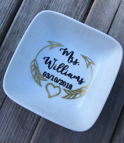 Custom Ring dish, personalized jewelry holder, personalized ring dish, newlyweds gift, bride to be gift, engagement dish